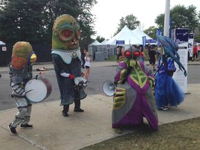 An alien orchestra has been circulating around the Bluesfest and downtown. We await further information.
