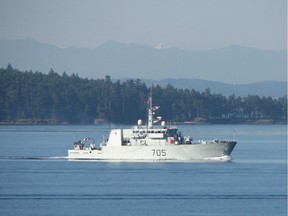 HMCS Kingston (MM 705), June 30, 2006. (Andrew Tawker/Wikipedia Commons)