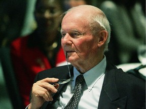 Former Ontario premier Bill Davis at a 2007 lunch to launch the Buzz Hargrove tribute dinner in support of Eva's Initiatives, a charity for youth.