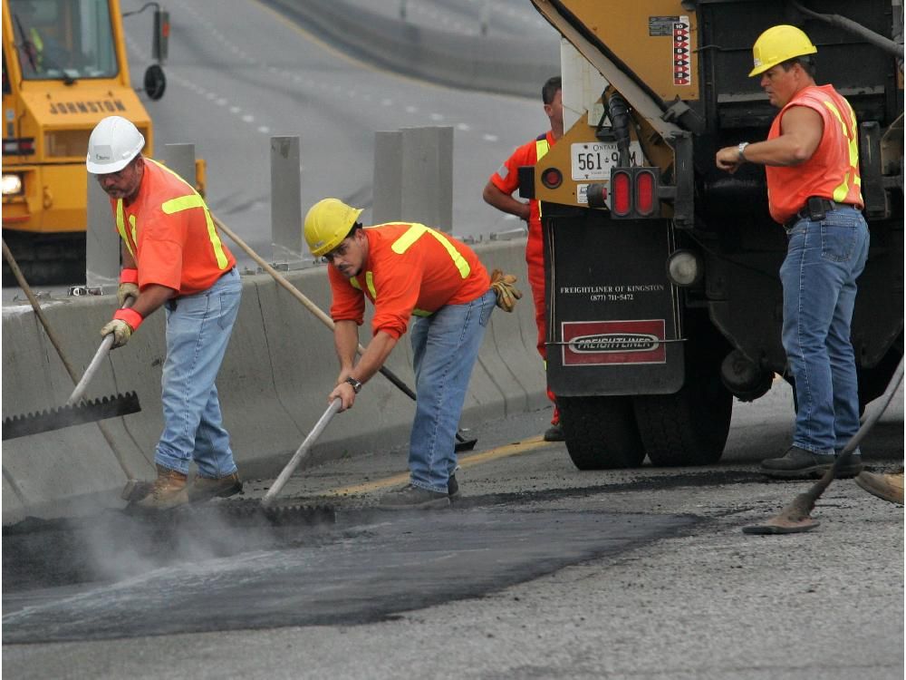 Roadwork shrinks Colonel By Drive and the Queen Elizabeth Driveway ...