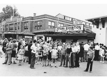 Crowd outside Ottawa Exhibition entrance, August 1947.