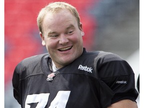 Keith Shologan has signed to stay with the Redblacks through the 2015 season.