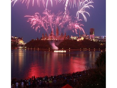 Casino du Lac-Leamy Sound of Light fireworks performance byHong Kong in 2014, as viewed from the Canadian Museum of History along Ottawa River in Gatineau.