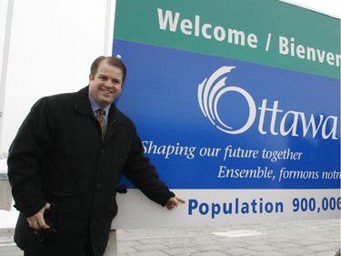 Councillor Peter Hume unveils a new sign noting the 900,000 residents in Ottawa, on December 14, 2009.