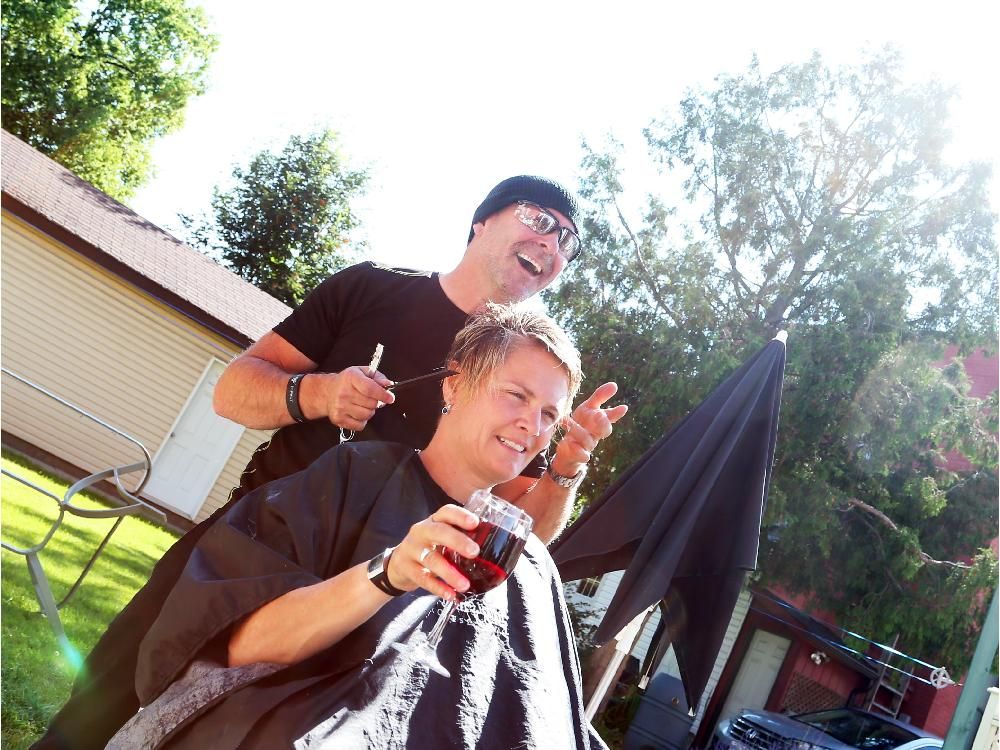 Ottawa hairstylist Shonn Bidner offers customers a cut outdoors