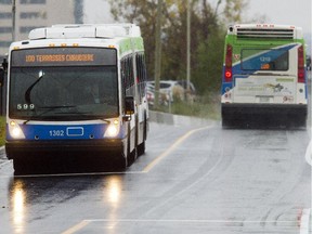 Gatineau bus drivers have voted to give their union a strike mandate in negotiations.