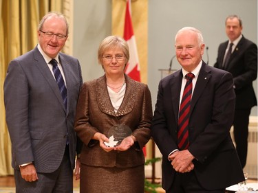 Barbara Sabourin, receives on behalf of her team, the 2014 Public Service Award of Excellence 2014 for Employee Innovation. This team is being acknowledged for its role in eliminating Health Canada's substantial backlog of generic drug submissions. The team developed an effective solution that included consulting with partners in the pharmaceutical industry, forging alliances with other countries, and making fundamental procedural changes to the review process. As a result, from one year to the next, the number of decisions made on generic drug reviews increased by 80 per cent. This concerted effort not only effectively solved a national problem, but set the stage for new international approaches. The team's innovative work has improved Canadians' access to generic drugs while ensuring the safety, quality and efficacy of the products.