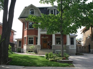 This 1912 Edwardian-style home has stayed true to its roots. Its architecture has been altered only slightly over the past century. When the current owners bought the property seven years ago, their goal was to adhere to the home’s character. A work still in progress, the decor reflects their love of modern furniture and art fused with beautiful furnishings for a unique home that underlines an exciting tension between old and new.