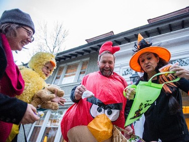 NDP leader Tom Mulcair and his wife, Catherine, hand out Halloween treats.