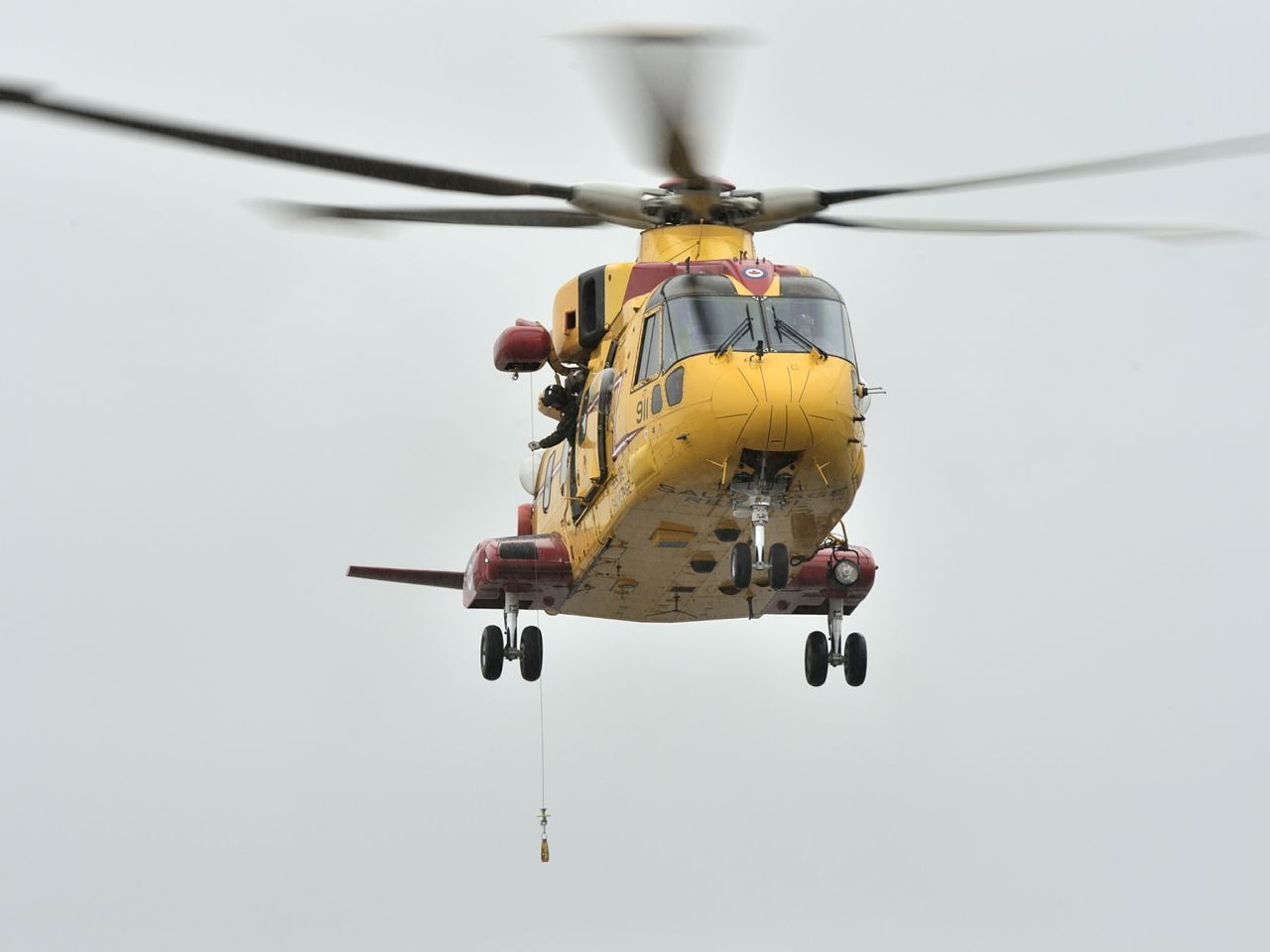 RCAF Cormorant helicopter crew receives accolades for difficult rescue