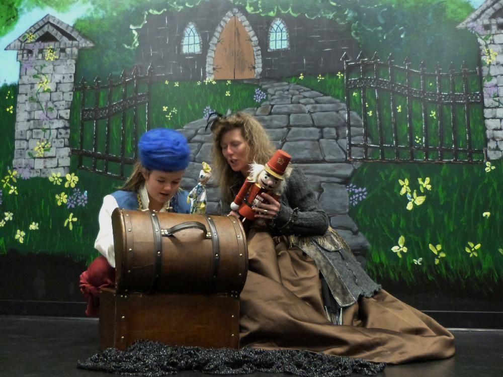 Nutcracker presented by young people's theatre troupe in Orleans