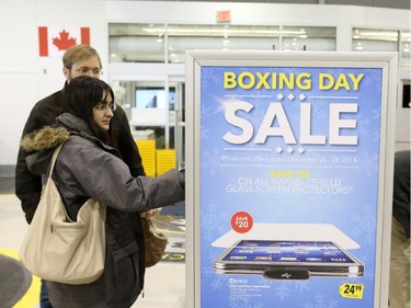 Shoppers headed to Best Buy on Merivale Road to check out the Boxing Day specials, Dec. 26, 2014.