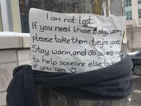 'It’s heartwarming to know that there are those out there who care,' Shlomo Coodin said after finding this scarf and note in the ByWard Market on Sunday.