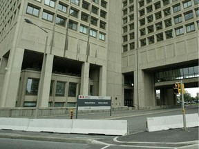 OTTAWA - 07/27/06- The Federal Government is planning to build a rigid perimeter around the National Defence Headquarters building in downtown Ottawa.   Photo by CHRIS MIKULA,   The OTTAWA CITIZEN, CANWEST News Service.  For NATIONAL  story  by Mike De Souza Assignment Number 78383
colonel by
NDHQ
DND