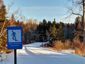 Near Lac Philippe, trail 73 to Healey Lodge has both snowshoe and ski lanes.