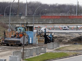 MONTREAL, QUEBEC; NOVEMBER 24, 2012 -- Construction continues on roads over and under closed overpasses on the north side of Highway 40 in Ste-Anne-de-Bellevue in the West Island of Montreal Saturday, November 24, 2012.      (John Mahoney/THE GAZETTE) ORG XMIT: 45234 ORG XMIT: POS1211241634164791