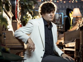 Ron Sexsmith plays Ontario Scene.