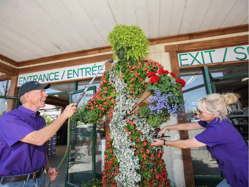 Orléans couple brings art to life with towering flower sculpture