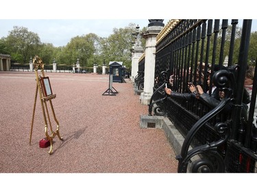 LONDON, ENGLAND - MAY 2:  Crowds gather as an easel is placed in the forecourt of Buckingham Palace following the announcement that Catherine, Duchess of Cambridge has given birth to a baby girl at St Mary's Hospital on May 2, 2015 in London, England. The Duchess was safely delivered of a daughter at 8:34am this morning, weighing 8lbs 3 oz who will be fourth in line to the throne.