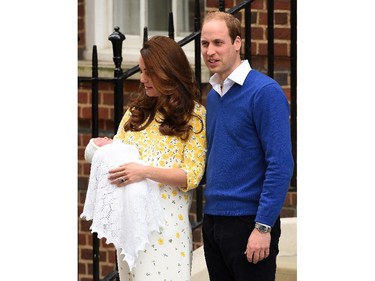 LONDON, ENGLAND - MAY 02:  Catherine, Duchess of Cambridge and Prince William, Duke of Cambridge leave The Lindo Wing of St Mary's Hospital with their newborn daughter on May 2, 2015 in London, England.