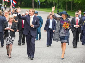 Their Majesties King Willem-Alexander and Queen Máxima of the Netherlands wave to onlookers at Rideau Hall as they arrive in Ottawa on Wednesday as they begin a State visit to Canada from May 27 to 29. Assignment - 120729 Photo taken at 11:09 on May 27. (Wayne Cuddington / Ottawa Citizen)