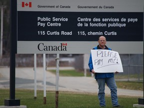 Corrections officer Stephen Robertson protested outside the pay centre in Miramichi on May 8, 2015. Photo by Darcey McLaughlin, 95.9 Sun FM