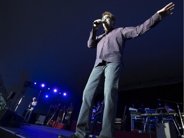 Huey Lewis and the News rocks the crowd.