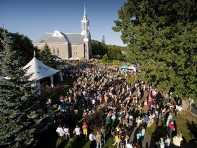 Every year crowds enjoy free outdoor entertainment as part of the annual Festival of Arts of Saint-Sauveur beginning July 30.  This year's edition features an evening with Rufus Wainwright.
