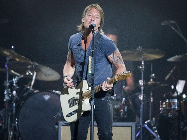 Keith Urban on the Bell Stage as day 8 of the RBC Ottawa Bluesfest gets underway at the Canadian War Museum. Assignment - 121070 Photo taken at 21:30 on July 16. (Wayne Cuddington / Ottawa Citizen)