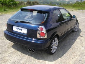 The Surete du Quebec are looking for witnesses who may have seen a car similar to this one as part of their investigation  into a crash in Cheneville, Que., that killed a young couple.