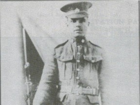 Photography of Sévère Burton as a soldier in 1915.
