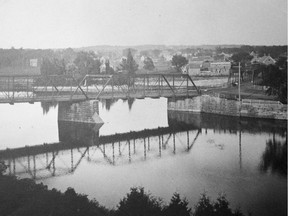 By the 1890s, a metal bridge was built, connecting Ottawa with Vanier via Cummings Bridge.