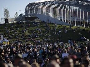 Crowds took to the hill on a beautiful Sunday evening at CityFolk at Lansdowne Park on Sept. 20, 2015.