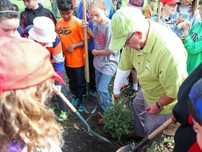 Jim McCready, Project Forester of Tree Canada, shows grade 5-6 students from St-Gemma School in Ottawa how to plant a tree during  the celebration of Forestry Week and Tree Canada's National Tree Day.