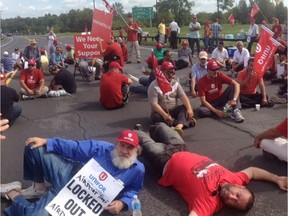 Locked-out Ottawa taxi drivers blocked the Airport Parkway at the Uplands Drive overpass Tuesday morning on September 8, 2015.
