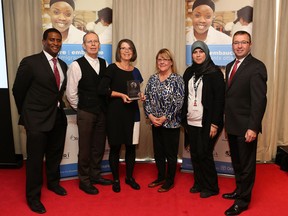 An Employer Excellence Award was presented to members of the Pinecrest-Queensway Community Health Centre at the Employer Council of Champions Summit held earlier this year. Left to right: Adrian Harewood, Host, CBC News Ottawa; Kevin Bisback, Coordinator of Volunteers and Student Services; Wanda MacDonald, Chief Executive Officer; Debbie Johnston, HR Manager; Waffa EL-Haddad, Family Resource Facilitator; Frank Bilodeau, Co-Chair Employer Council of Champions and Vice-President, Scotiabank, Ottawa and West Quebec.
