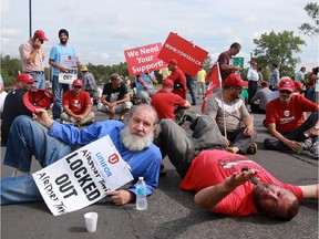 Locked-out Ottawa taxi drivers blocked the Airport Parkway at the Uplands Drive overpass on Sept. 8, 2015.