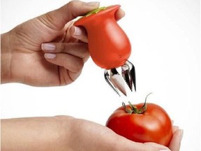 Chef'n Hullster: Core tomatoes quickly and easily