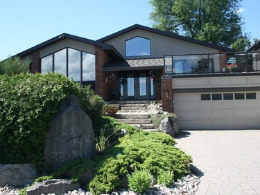 Nestled on the banks of the Ottawa River, this beachfront home was designed to take advantage of the sweeping views of the river and the city skyline. Built in 1986, it was renovated to include a spectacular sunroom and floor-to-ceiling windows to take in the view as well as both the front and back yards. Attention to detail means the home is filled with light regardless of the season. Tour decorators: Flowers Talk Tivoli.