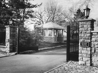 The front gate at 24 Sussex Dr., 1989.