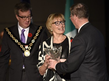 Dasa Lelli, head coach and founder of the Kanata Rhythmic Sportive Gymnastics Club, receives the Brian Kilrea Award for Excellence in Coaching from Brian Kilrea and Mayor Jim Watson.