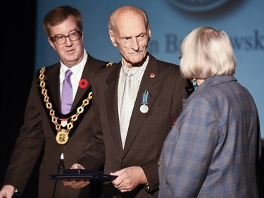 Philanthropist and artist Ben Babelowsky receives the Order of Ottawa from Mayor Jim Watson and Councillor Marianne Wilkinson.