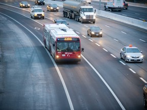 An OC Transpo bus drives in traffic on Highway 417 in December 2015. Ashley Fraser / Ottawa Citizen