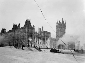 Parliament Hill fire 1916, before and after