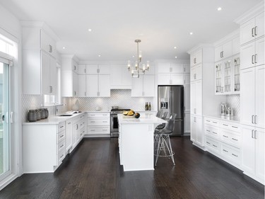 As the largest single model on display, the Cambridge is fully upgraded in a classic contemporary look with a white-on-white kitchen.