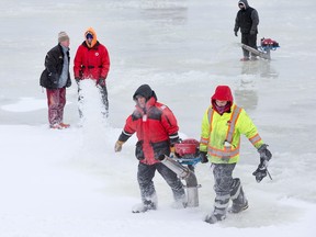Work crews continue flooding the Rideau Canal and Dow's Lake on Tuesday morning as cold temperatures are ideal for making ice. Assignment - 122649 (Wayne Cuddington/ Ottawa Citizen)