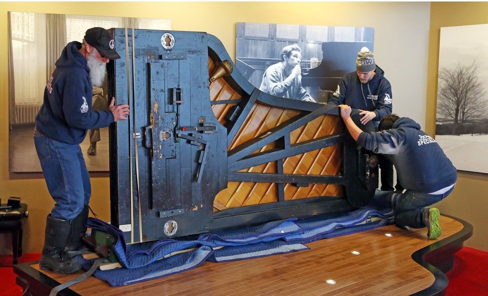 Glenn Gould's famous Steinway piano is moved out of the NAC to its new home at the Canadian of Nature Museum, February 11, 2016. Photo by Jean Levac