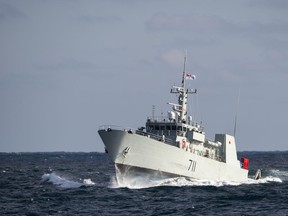 Her Majesty’s Canadian Ship (HMCS) Summerside during the transit to the Caribbean for Operation CARRIBE on January 30, 2016. Photo courtesy of DND.