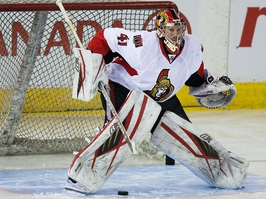Craig Anderson #41 of the Ottawa Senators warms up.