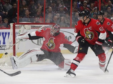 Senators goalie Craig Anderson makes a pad save against the Lightning during second period action.